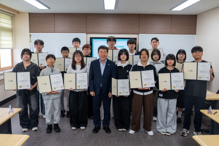 증평군  청소년참여위원회 단체사진 1