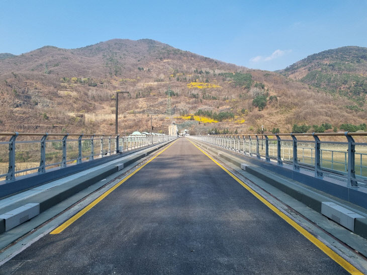 충주댐 정상 전경