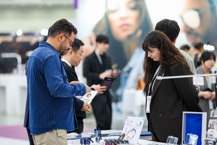 안경 전시장 현장