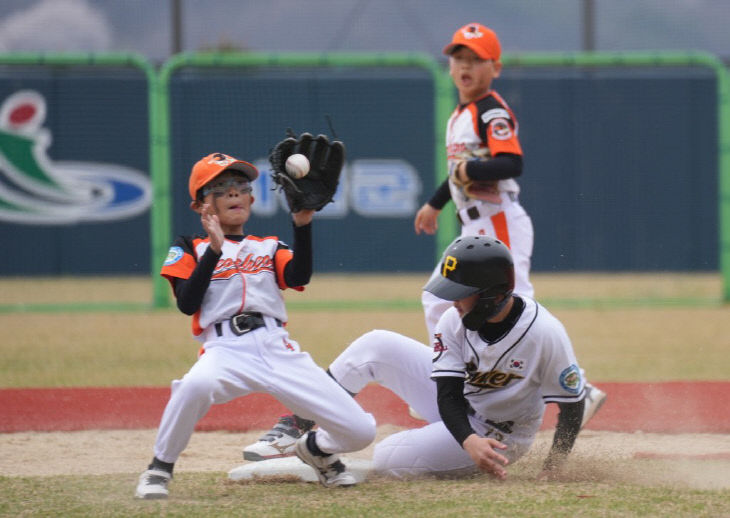 서천군에서 열린 제9회 한국컵 전국유소년야구대회 경기 장면