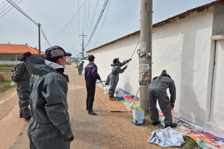 고남면 의용소방대원 벽면 도색 봉사활동