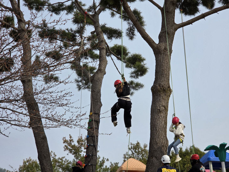 소원초등학교, 교정 속 ‘밧줄놀이터’ 체험활동 운영(3)