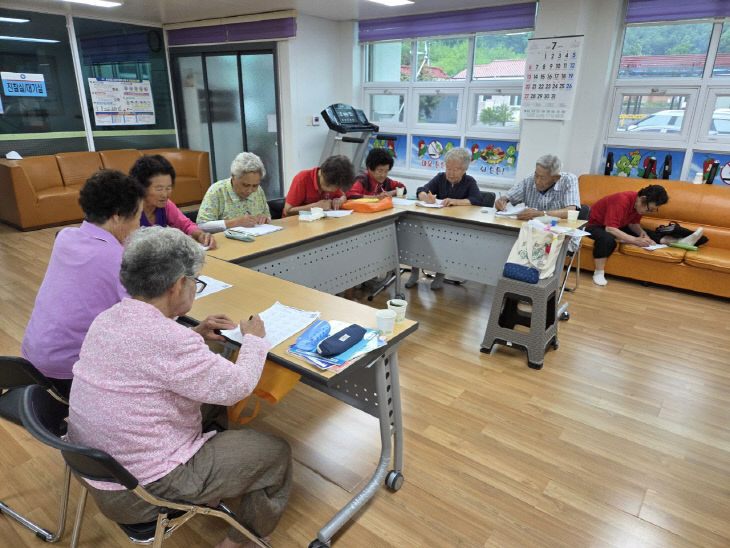 지난해 성인문해교육 프로그램 사진.(사진=음성군 제공)