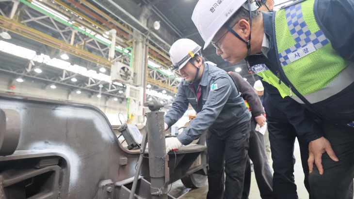 대전철도차량정비단 일반열차 정비 점검 이미지