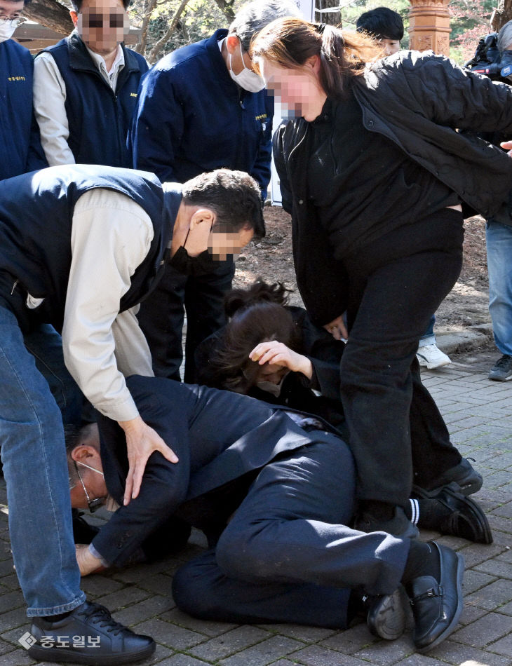 유가족에게 쫓겨나는 안전공업 대표