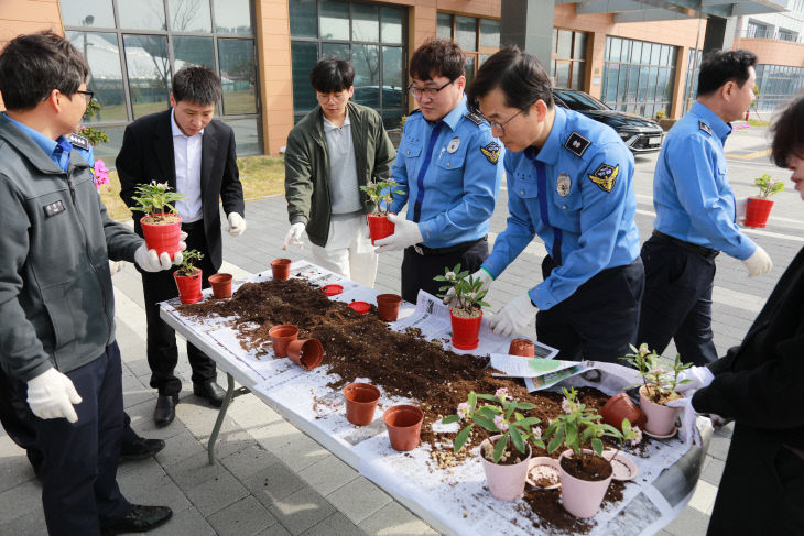 식목일 맞아 소통의 나무 심으며 두드림 가치 확산