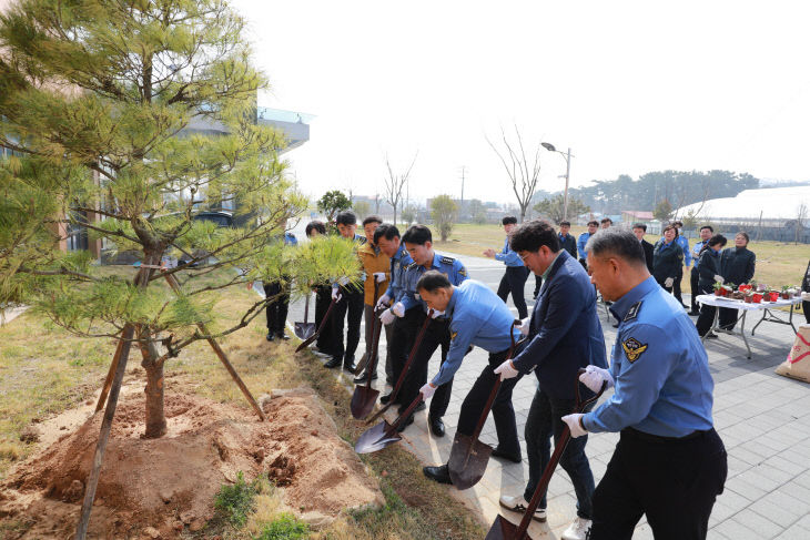 식목일 맞아 소통의 나무 심으며 두드림 가치 확산2