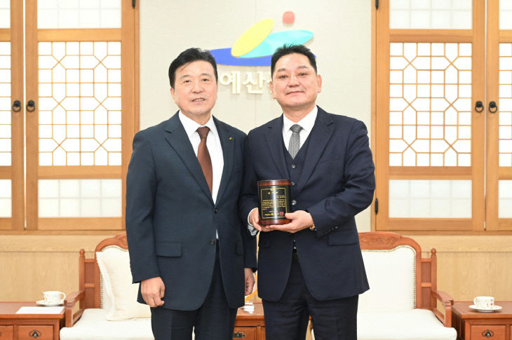 6.㈜제이아이푸드 감사패 전달 모습 (2)