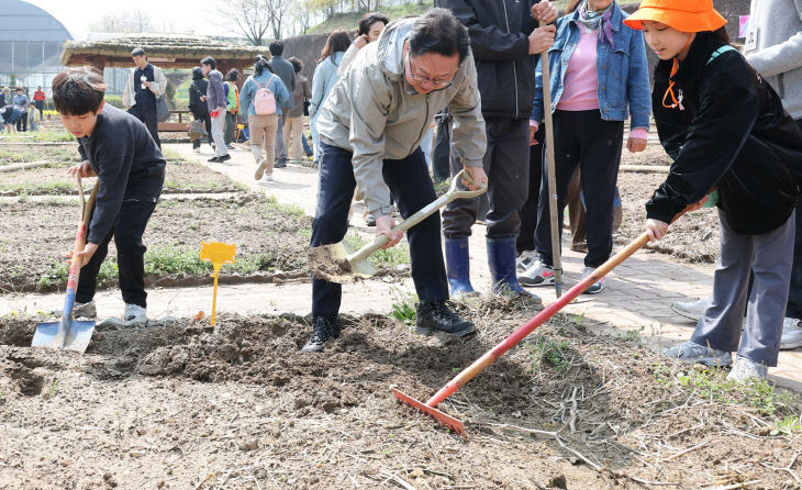 1. 도심 속 작은 쉼표, 행복농장 도시민 텃밭 개장 2