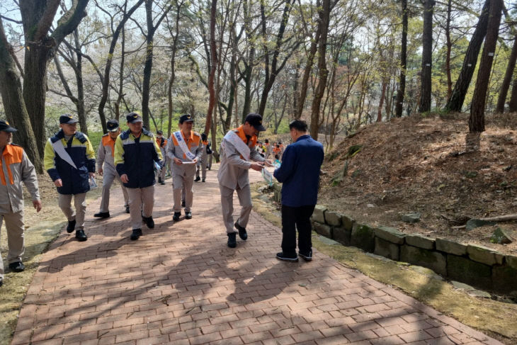 7267dda9-7975-4c73-8d37-37627ee06190