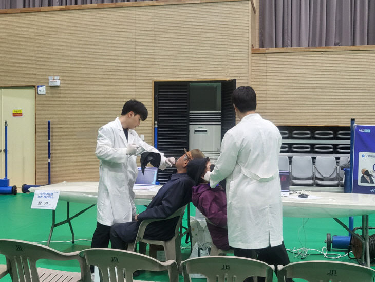 지난해 '농촌 왕진버스' 운영 사진.(사진=충주시 제공)