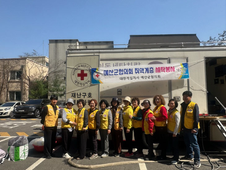 8.저장강박가구 청소 진행 모습 (1)