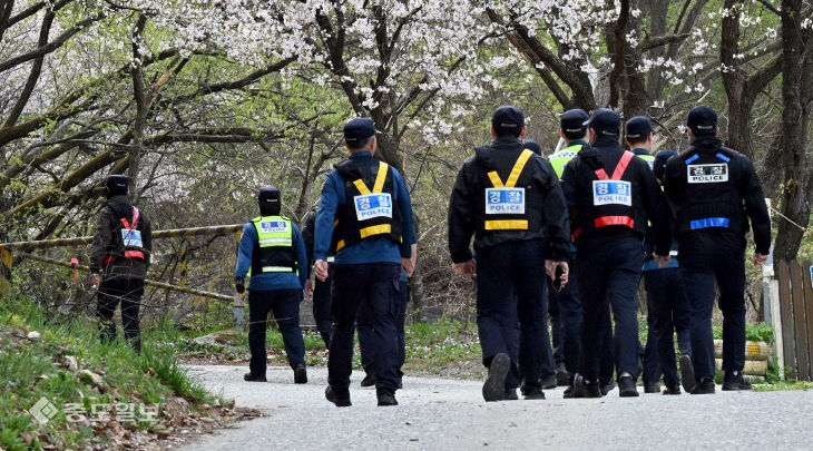 20260414-늑구 포획에 투입되는 경찰1