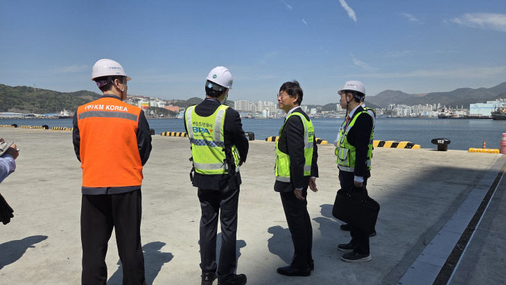 (보도사진2) 부산항만공사, 감천항 3부두 확최