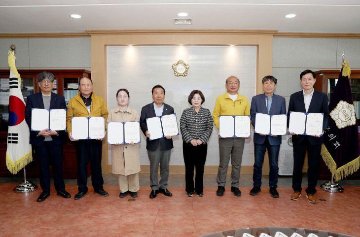 사본 -태안군의회 2025회계연도 결산검사위원 위촉식 사진