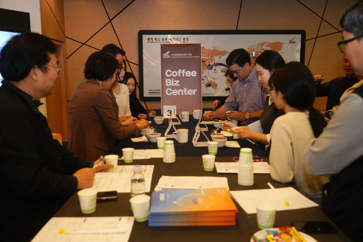 (사진2) 커피 밸류체인 커핑 행사, 부산진해경제자유구역청
