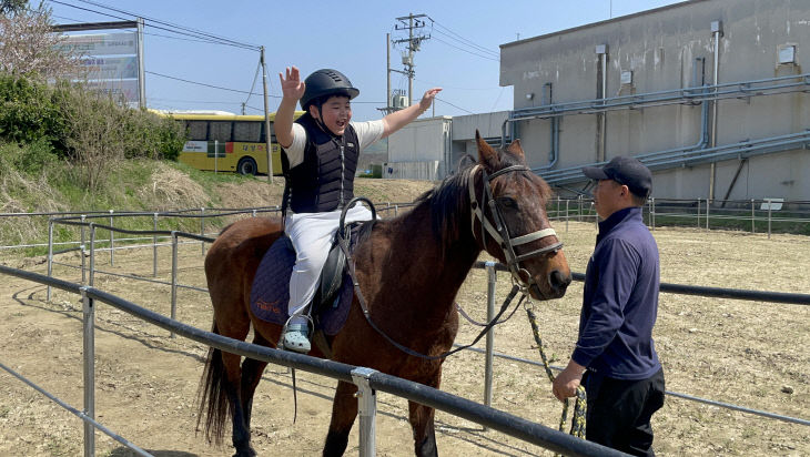 석송초등학교 승마교육 사진(1)
