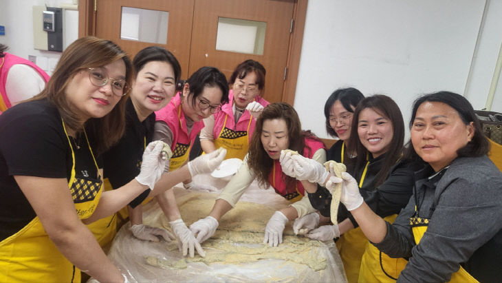 ‘한국 전통 떡 만들기’ 체험(2)