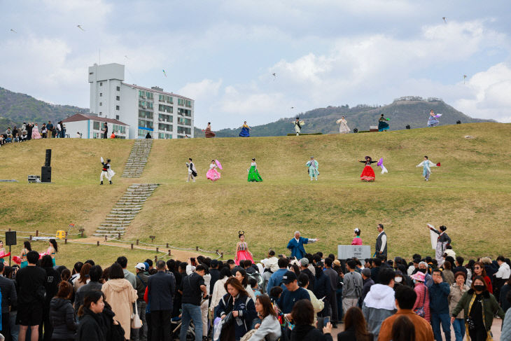 4.20(2026 가야문화축제 개최)2.2025년 가야판타지아