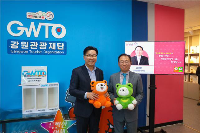 보도 6) 왼쪽부터 강원관광재단 최성현 대표이사와 이관표 사장