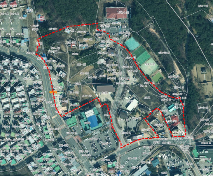 1. 건축물 해체가 진행되는 신청사 부지