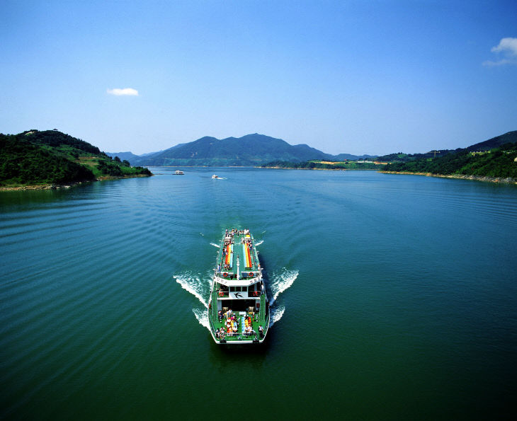 충주호 유람선.(사진=충주시 제공)