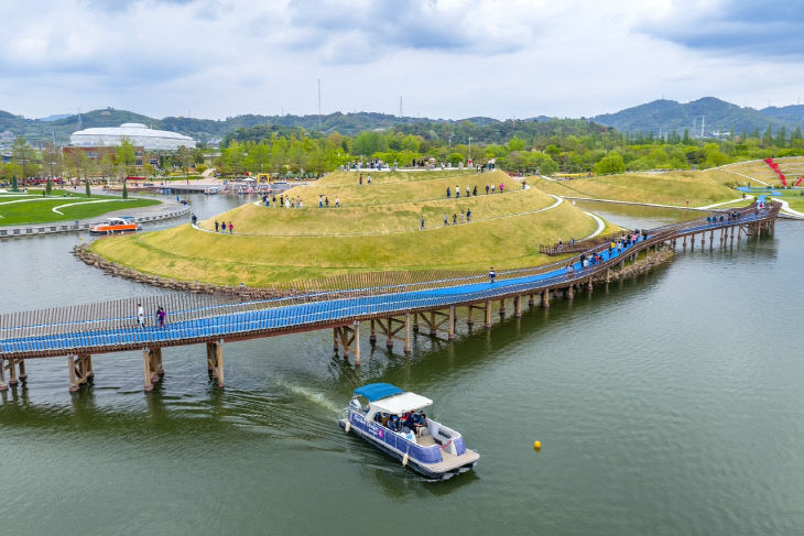 사본 -1 봄이 찾아온 봉화언덕과 물살을 가르는 드림호