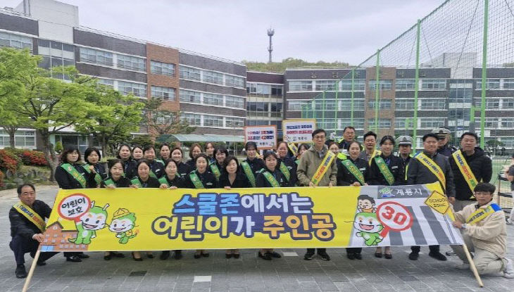 [사진1] 등굣길 교통안전캠페인