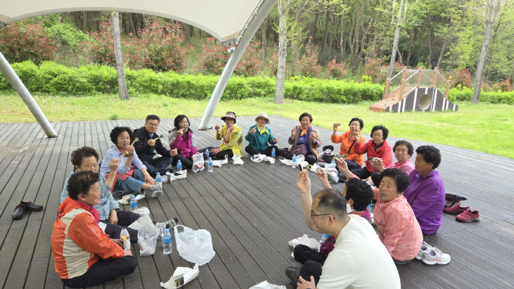 어르신과 ‘운곡람사르습지 봄소풍’ 진행