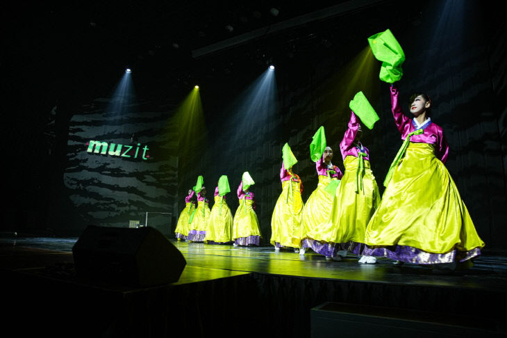 청소년 무용단 정기발표회 사진.(사진=충주시 제공)