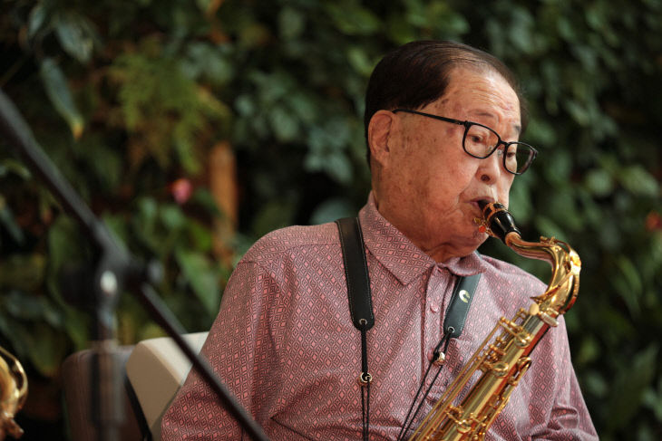 김희수 건양교육재단 설립자 색소폰 봉사