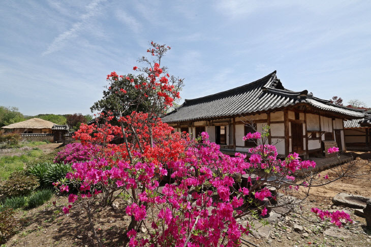 고즈넉한 한옥의 정취 물씬” (10)