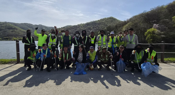 6.살목지 자연정화 활동 모습 (1)