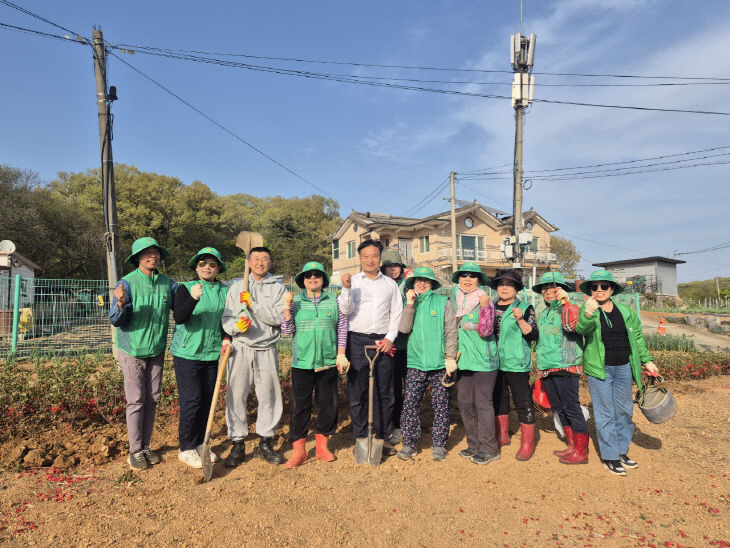 선원면 새마을부녀회, 연리 쓰레기 취약지 꽃길로 탈바꿈