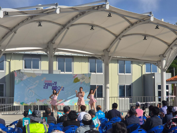 충주시·문화관광재단재단,‘2026 길따라 예술로’ 첫 공연 성