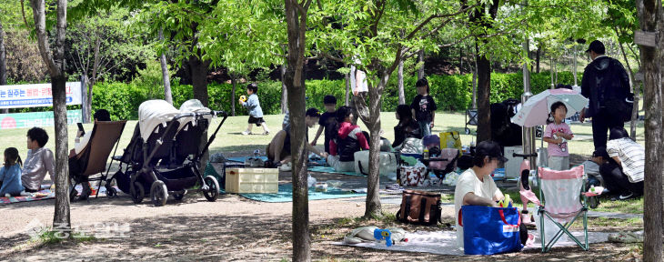 20260426-휴일 인파2