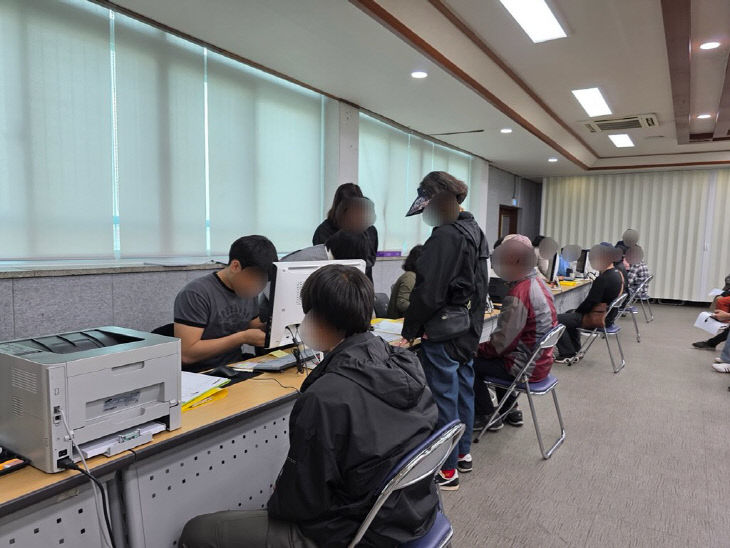 고유가피해지원금 접수현장 (2)