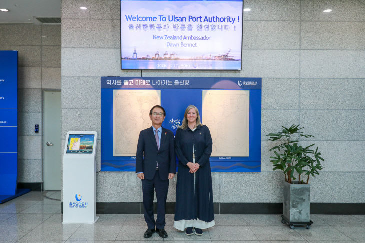 던 베넷 주한 뉴질랜드 대사가 울산항만공사를 방문