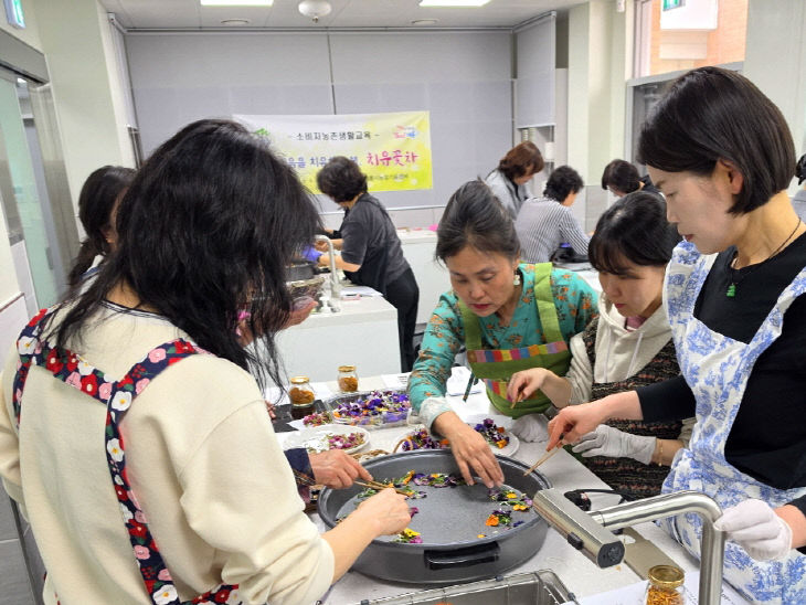 [사진2] ‘치유꽃차’ 과정