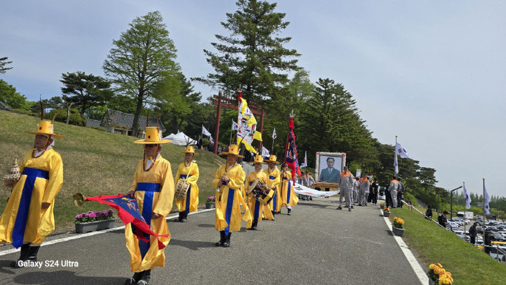 윤의사영정페레이드