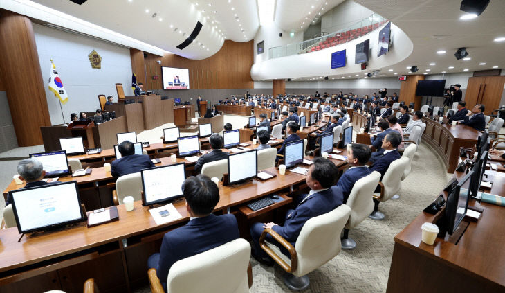 0428_제366회 임시회 제1차 본회의03