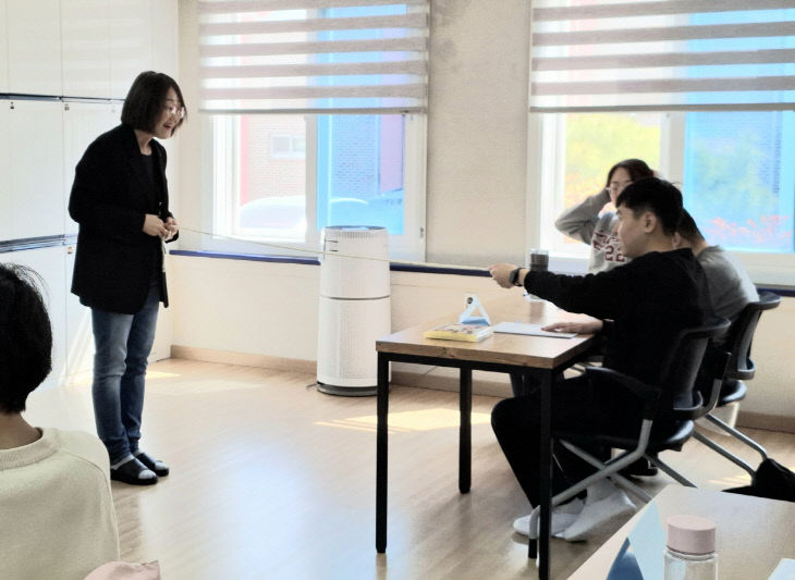 10.장애인주간보호센터 성인권교육 진행 모습