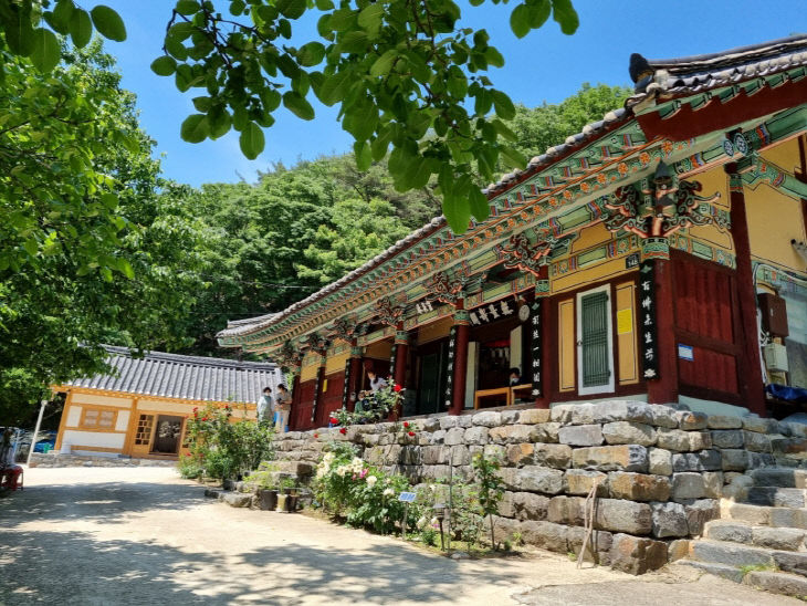 국가 지정 보물 예고한 보석사 영천암 무량수각