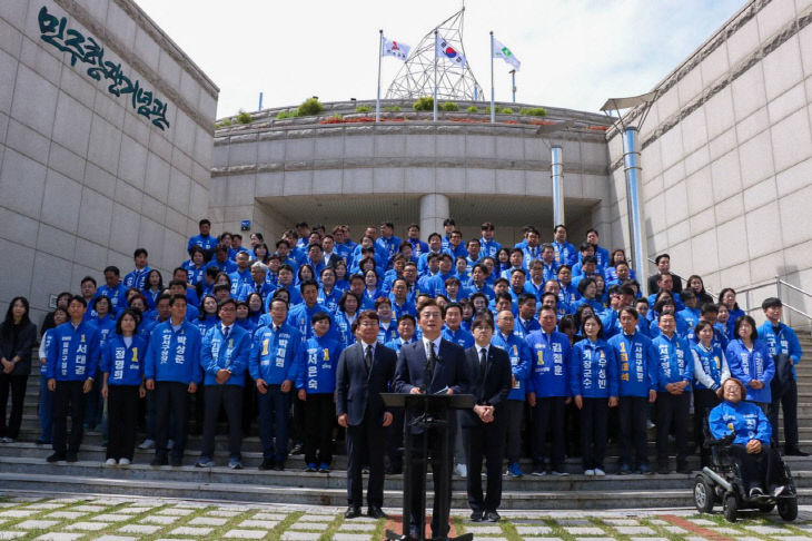 전재수_부산시장_후보·더불어견_(2)