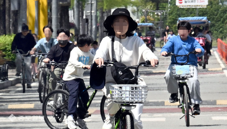 20260501-노동절 휴일 스케치2