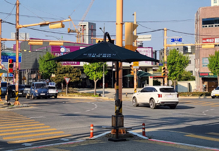 3. 서산시 관내 횡단보도에 설치된 그늘막 모습