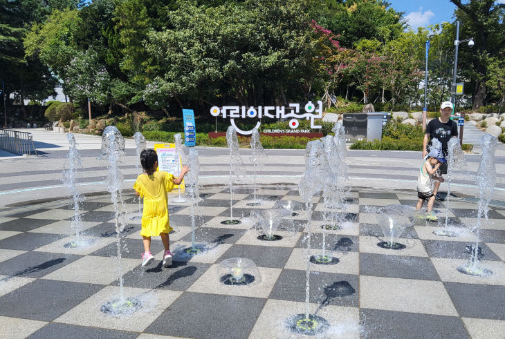 =어린이대공원 앞 바닥분수 (6)