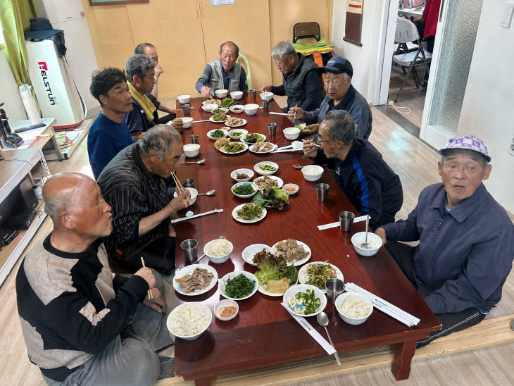 보도 1) 영천리 경로당 식사