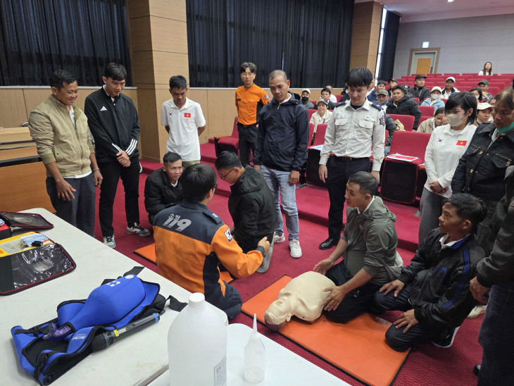 11-공공형 계절근로자 교육 사진