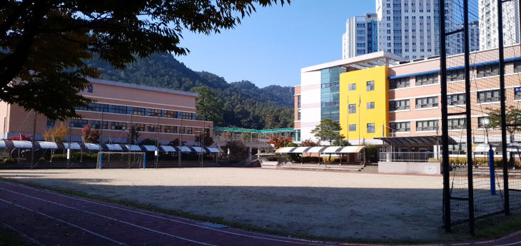 학교 전경 사진 (1)